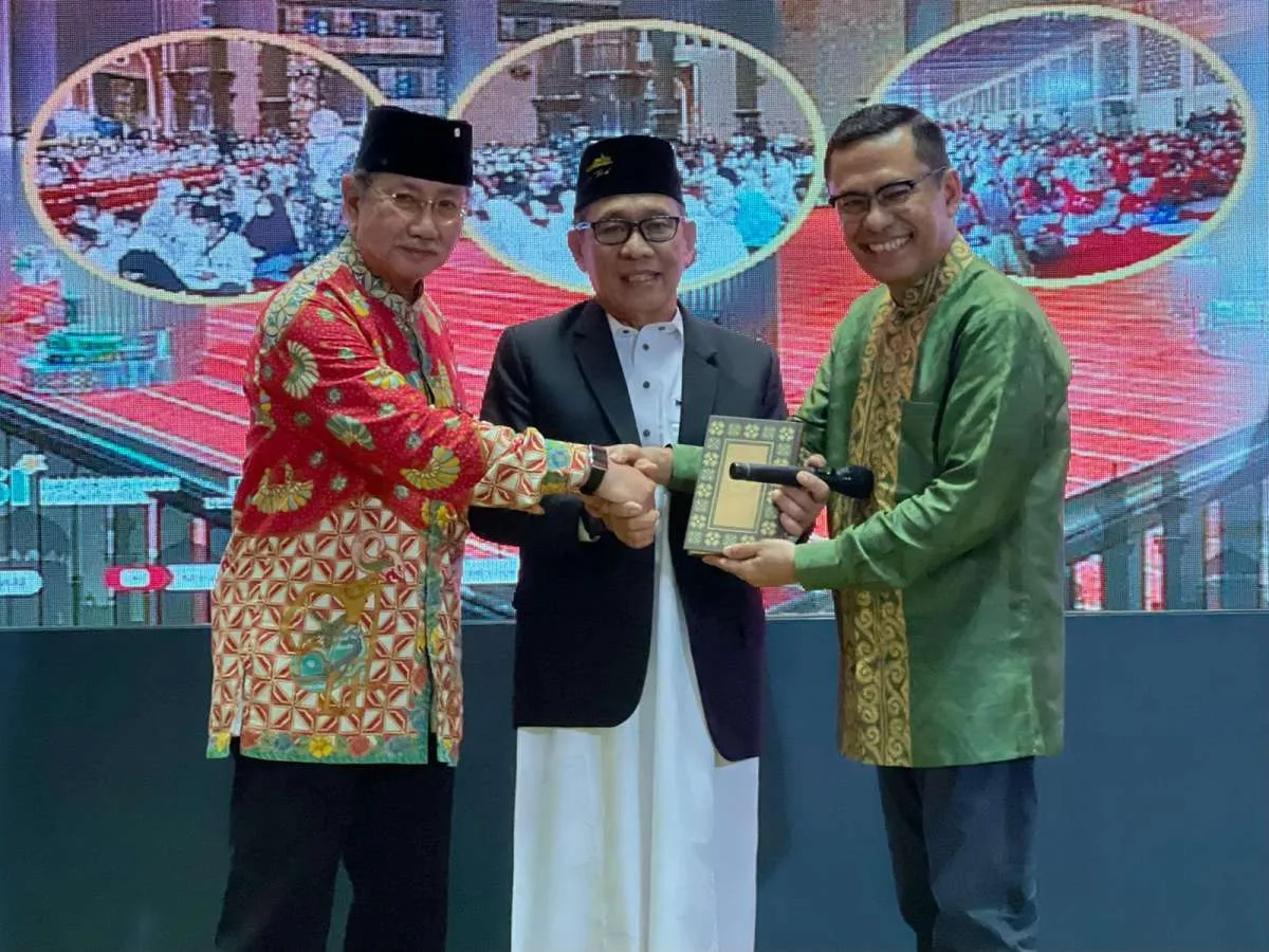 Yayasan Muslim Sinar Mas dan APP Group Wakafkan Alquran bagi Masjid Istiqlal