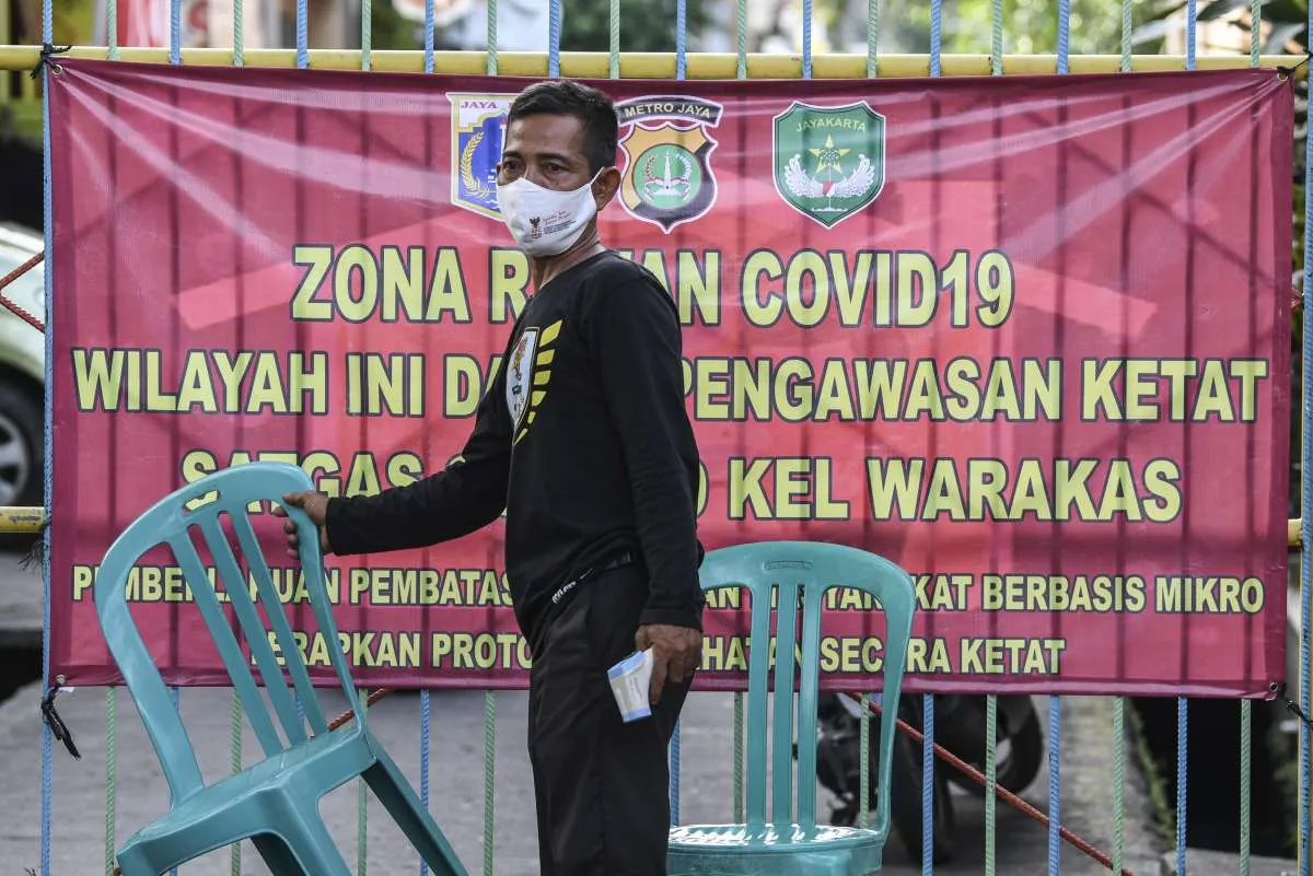 Sanksi pemberhentian sementara bagi kepala daerah yang tak jalankan PPKM darurat