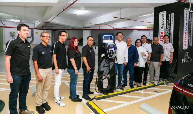 Astra Otoparts (AUTO) Tambah Fasilitas Charging Station di Living World Kota Wisata