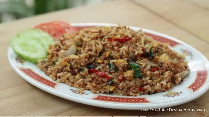 7 Resep Nasi Goreng Enak dan Sat Set Ala Devina Hermawan, Moms Wajib Coba