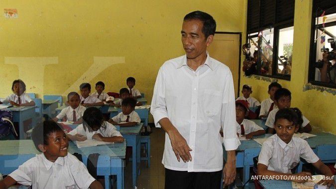 Jokowi tetapkan UMP DKI Jakarta Rp 2,4 juta