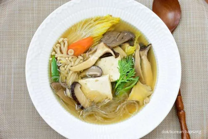 Beoseot Jeongol, makanan Korea yang cocok dikonsumsi saat musim hujan