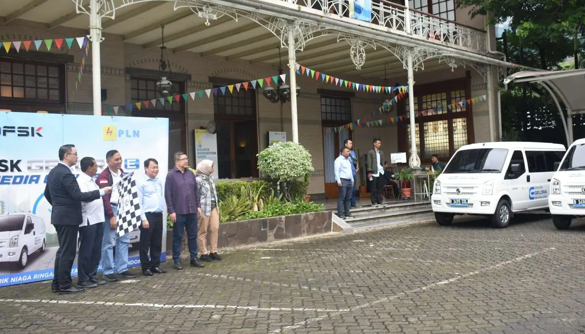 DFSK Uji Coba Efisiensi Listrik DFSK Gelora E Keluar Kota