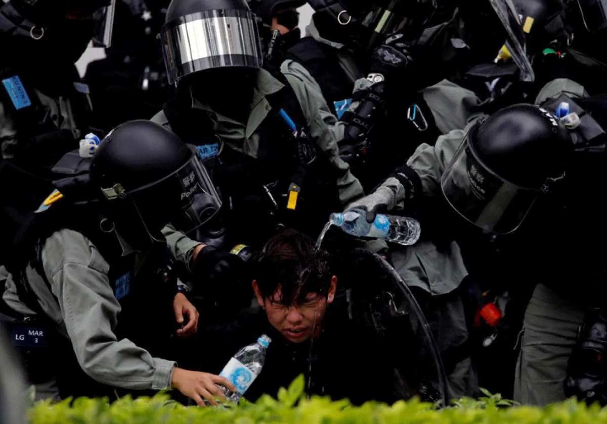 Kepolisian Hong Kong bakal persenjatai petugas dengan alat kejut listrik dan net gun