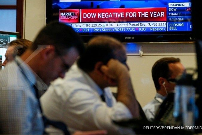Wall Street turun tipis, terombang-ambing perang dagang dan harga minyak