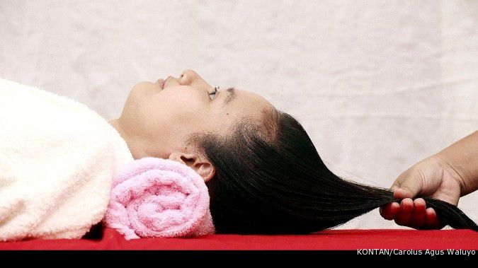  6 Cara mengatasi rambut kering agar lebih mudah diatur