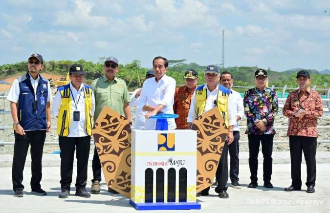 Presiden RI Lakukan Pengisian Awal Bendungan Sepaku Semoi Karya Brantas Abipraya