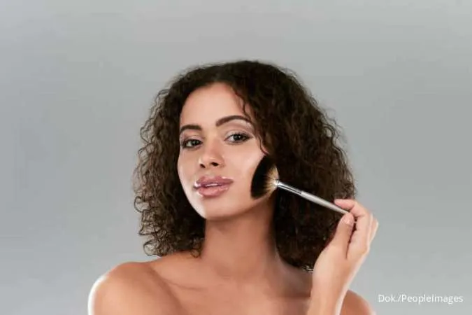 Usir Stres dan Insecure, Ini 4 Manfaat Makeup untuk Kesehatan Mental Wanita