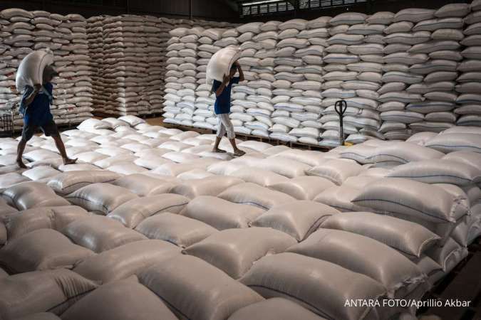 Cadangan Beras Capai 1,9 Juta Ton, Bulog Pastikan Cukup Sampai Lebaran