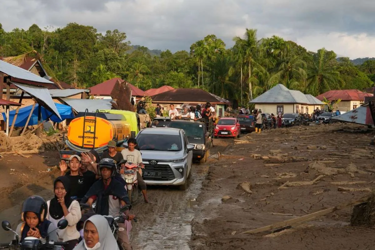 Pembersihan Lumpur Terus Dipercepat, Mobilitas dan Distribusi Barang Mulai Lancar