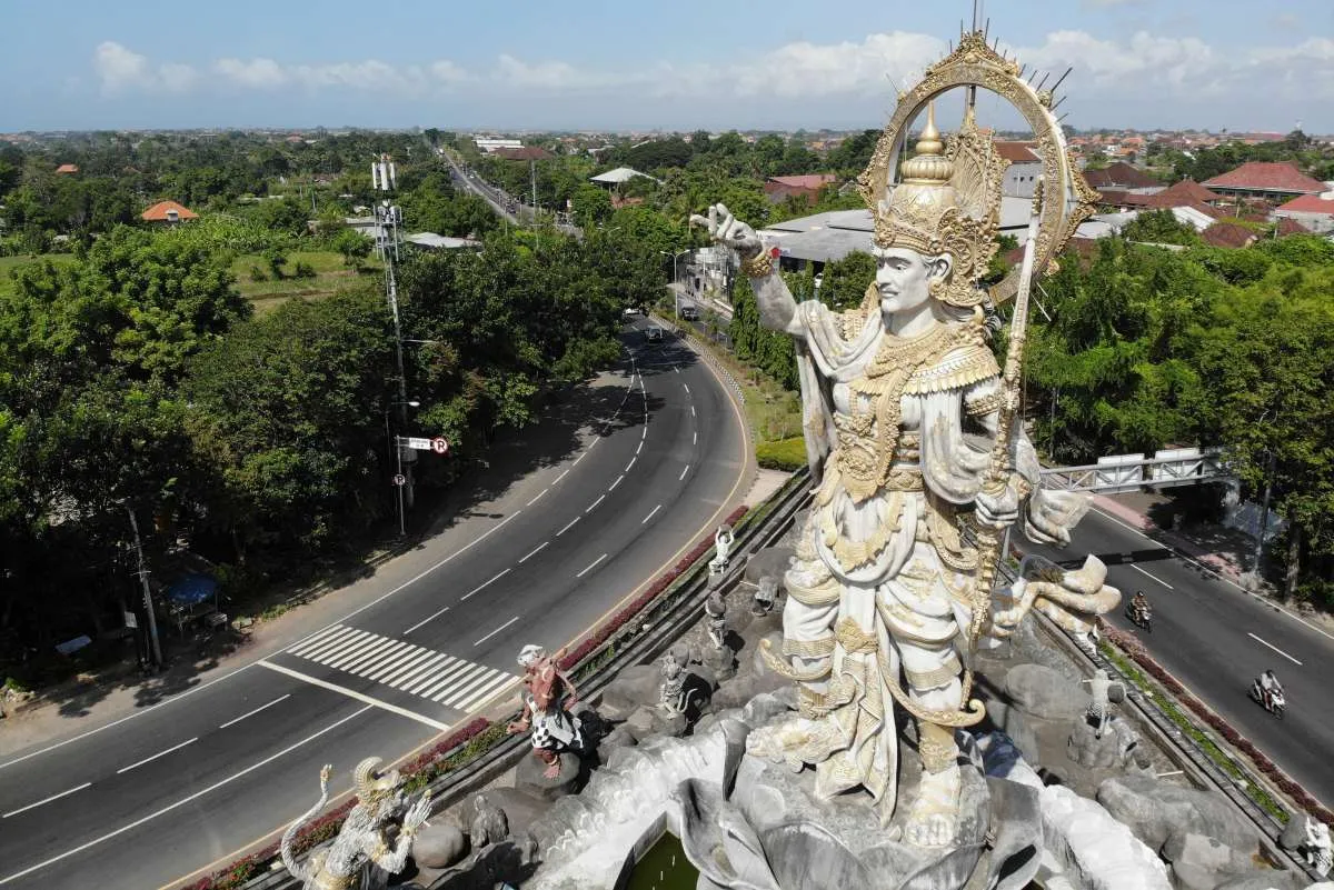 Cuaca besok di Jawa dan Bali: Bandung berawan, Denpasar cerah berawan