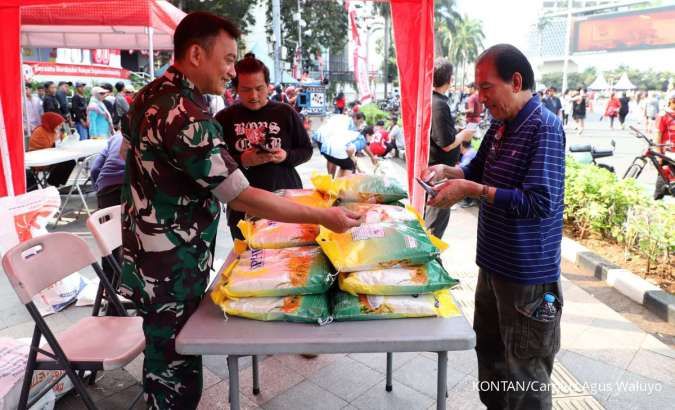 Bulog Guyur Beras Subsidi untuk Meredam Harga