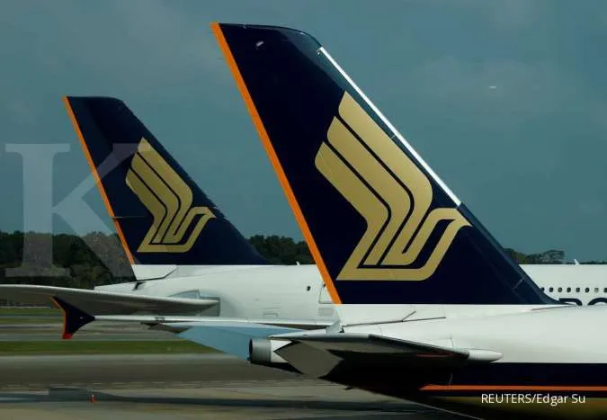 Singapore Airlines sinks to record quarterly loss on pandemic, impairments