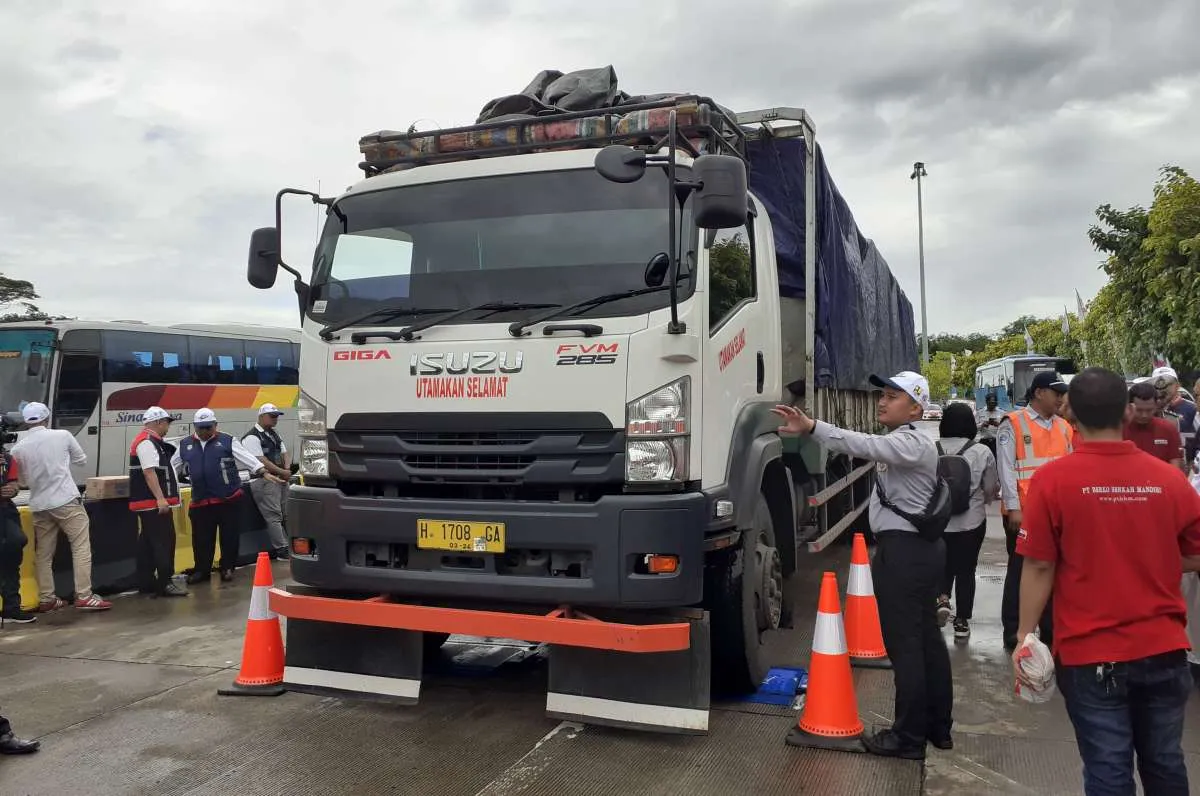 Syarat perjalanan bagi kendaraan logistik dan transportasi barang di Jawa-Bali