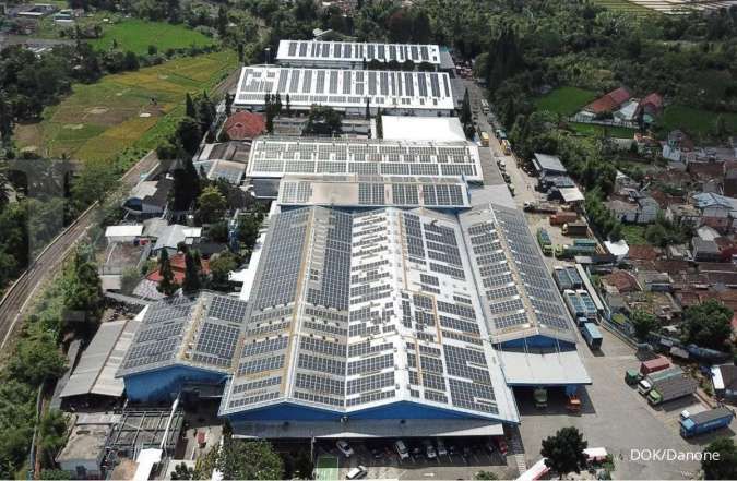 Danone-AQUA pasang PLTS Atap dengan kapasitas 2.112 kWp di pabrik Mekarsari