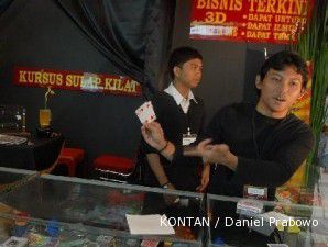 Sim salabim, kantong tebal berkat atraksi sulap