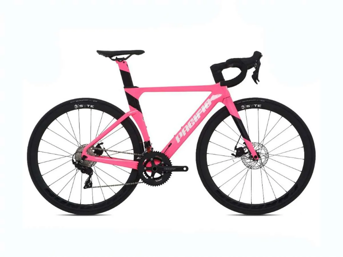 Hadir dengan warna pink yang menggoda, segini harga sepeda balap Pacific Magenta 6.0