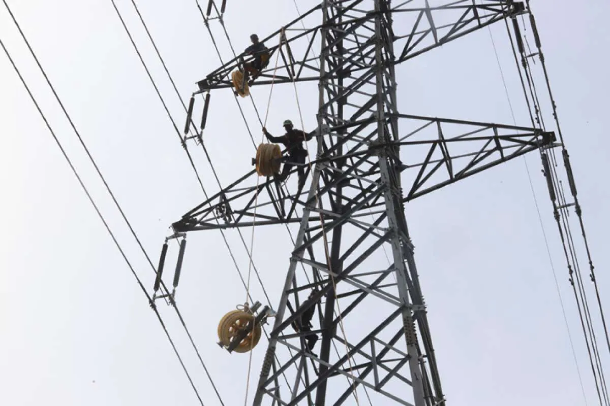 Kementerian ESDM dan PLN Memasang 24 Ribu Sambungan Listrik Gratis di Jawa Barat