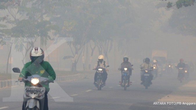 265 titik api Riau dipadamkan lewat darat & udara