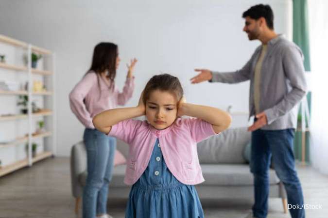 Jangan Bertengkar di Depan Anak, Ini 6 Efek Negatif Pertengkaran Orang Tua bagi Anak