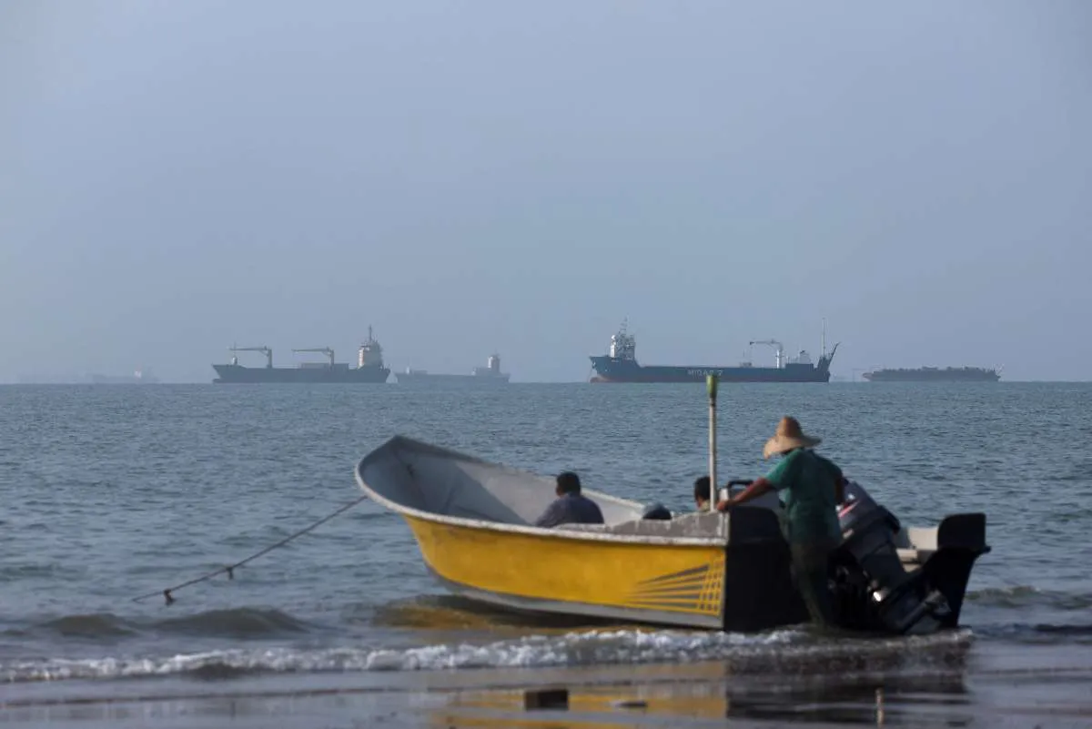 Lalu Lintas Kapal di Selat Hormuz Turun, Hanya 7 Kapal Melintas