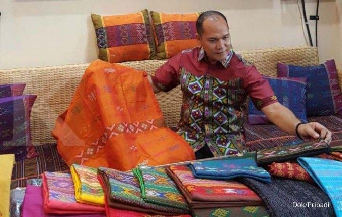 Merajut omzet ratusan juta dari kain tradisional