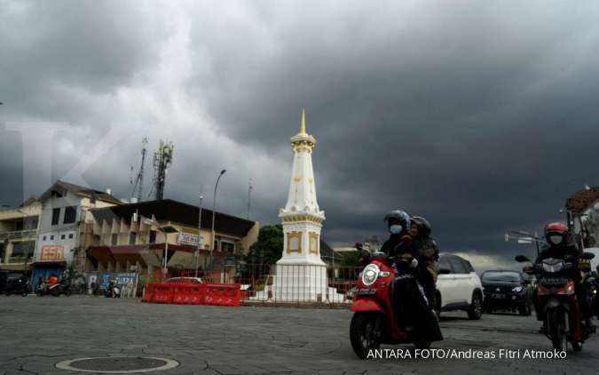 Tiga Wilayah Ini Bakal Dilanda Hujan Petir, Berikut Ramalan Cuaca Besok di Yogyakarta