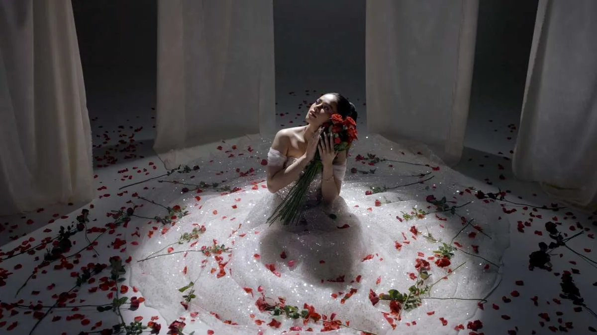 Dela Davina, Ratu Galau Ungkapkan Cinta Abadi Lewat Lagu Baru Bertajuk Seumur Hidupku