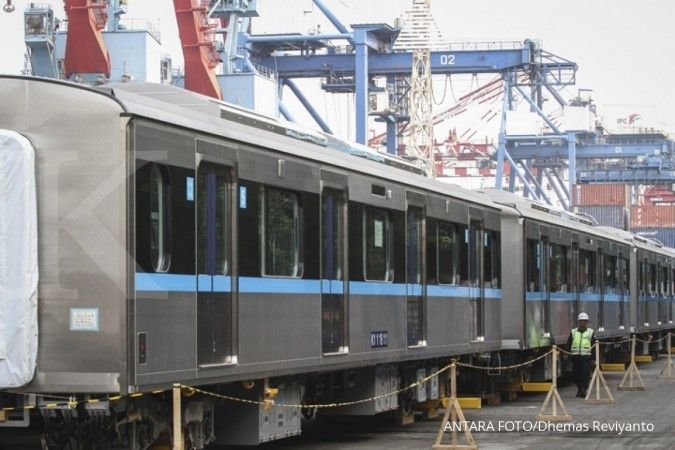 Tiga kereta MRT sudah tiba di Lebak Bulus dini hari ini