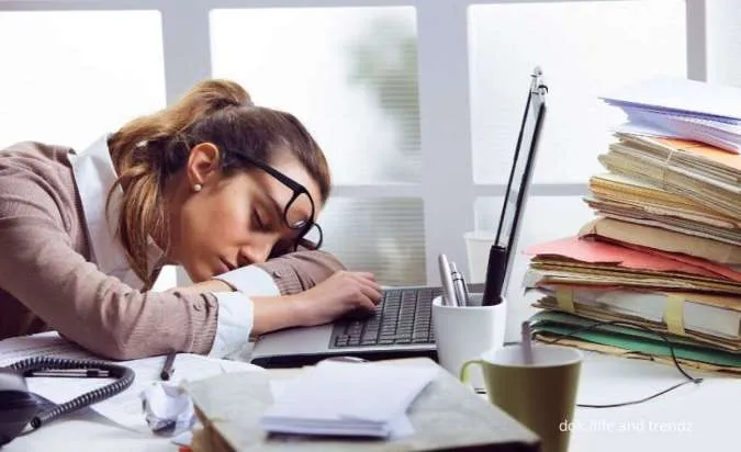 Sering Mengantuk Saat Bekerja? Ini 5 Cara Ampuh Menghilangkan Ngantuk
