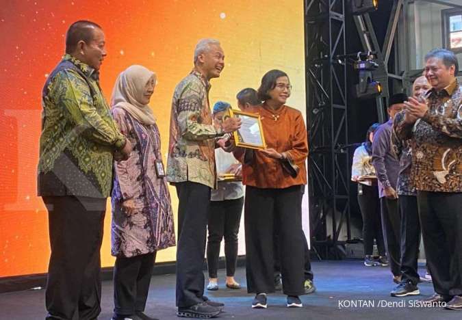 Jawa Tengah Meraih KUR Award Besutan Airlangga, Ganjar Sebut Sudah Hattrick