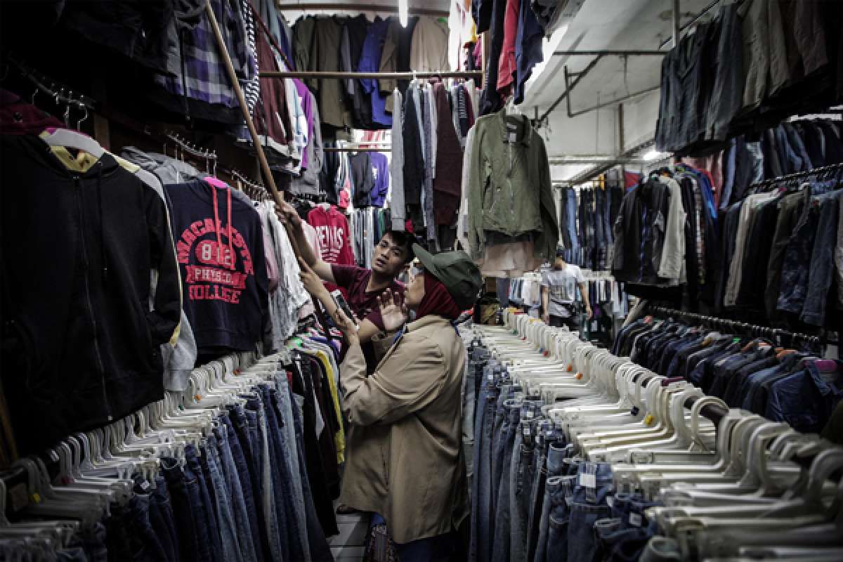 Tren Thrifting, Tetap Hemat Pilih Fesyen!