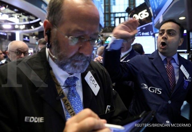 Wall Street sumringah, Dow Jones dekati 22.000
