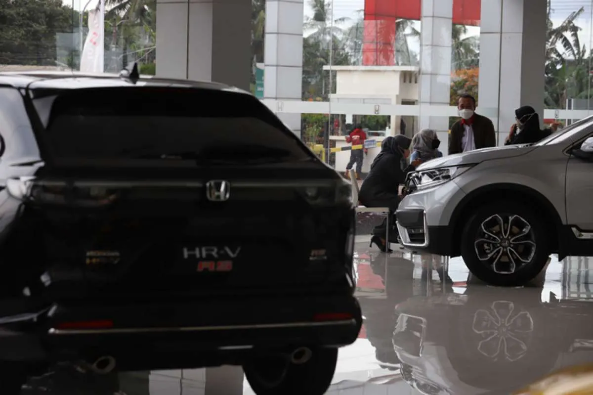 Cek Harga Mobil Baru Rp 200 Jutaan Terkini, Wuling Almaz Merangkak Naik