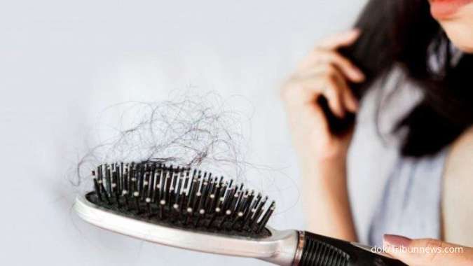 5 Cara Mengatasi Rambut Rontok Setelah Melahirkan dan Saat Menyusui
