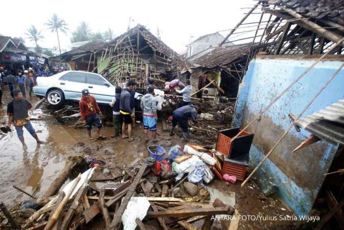 PLN normalkan empat gardu listrik yang terdampak banjir bandang di Sukabumi