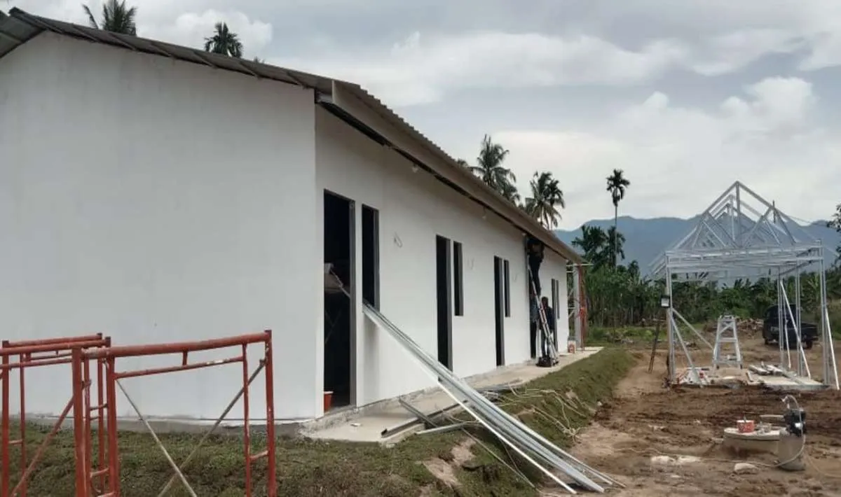 Nindya Karya Tingkatkan Kualitas Huntara di Sumatra Barat