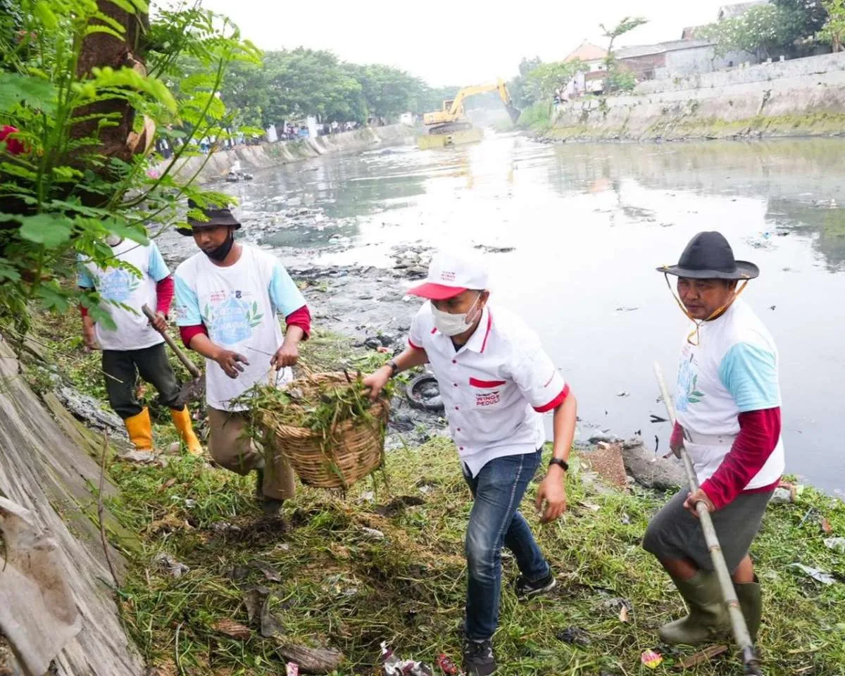 Gandeng Pemkot Surabaya, Yayasan Wings Peduli Gelar Aksi Bersih Sungai Surabaya