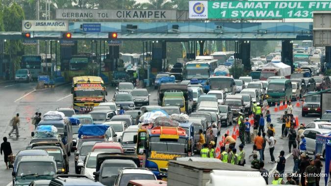 Antrean 2 Km di gerbang tol Cikampek