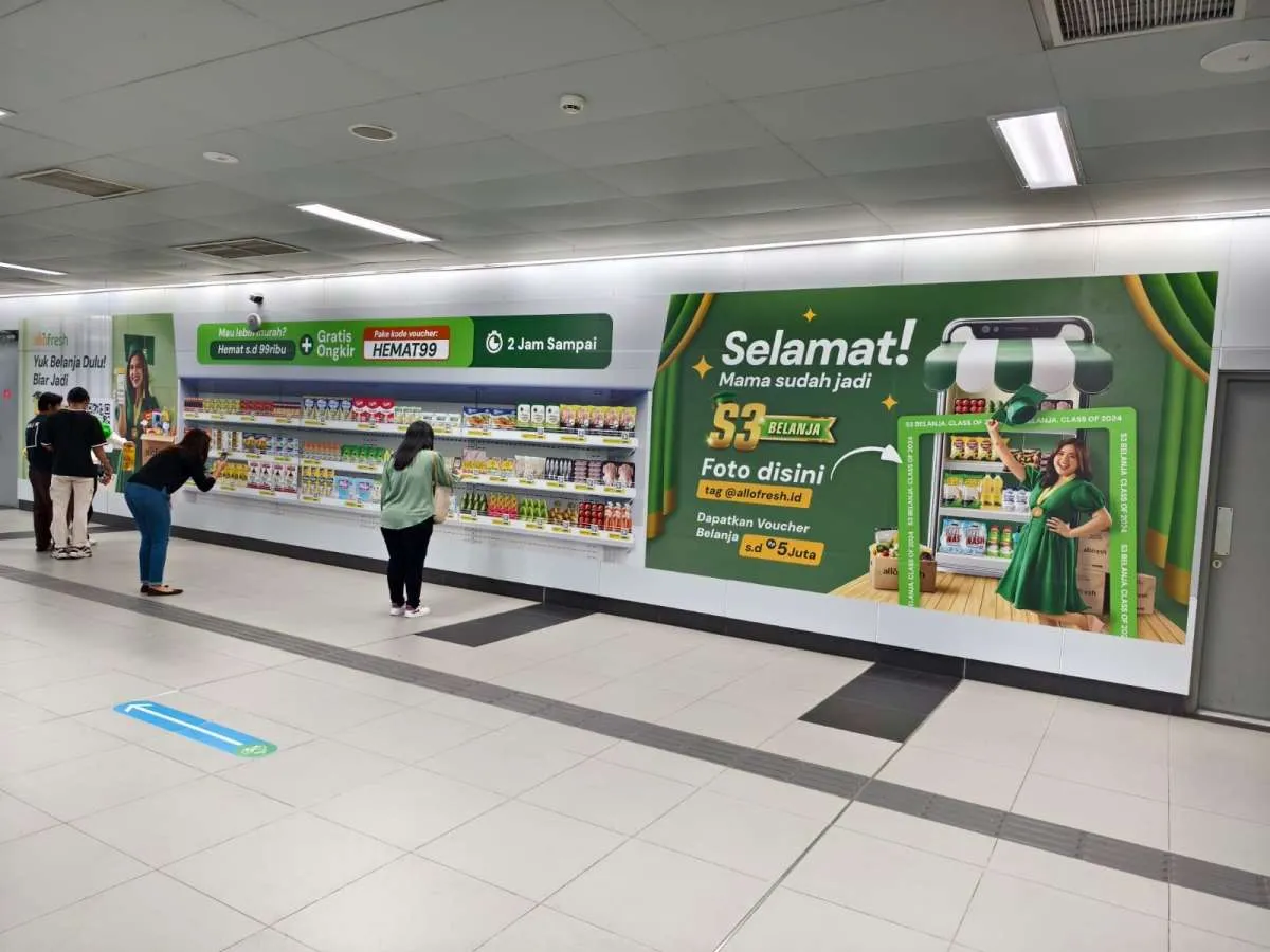 AlloFresh Hadirkan DindingBelanja di MRT,Belanja Saat Berpergian,Barang Tiba di Rumah