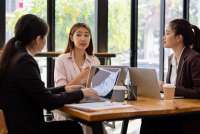 Generasi Z Tinggalkan Kartu Kredit, Pilih Transparansi dalam Finansial di 2025