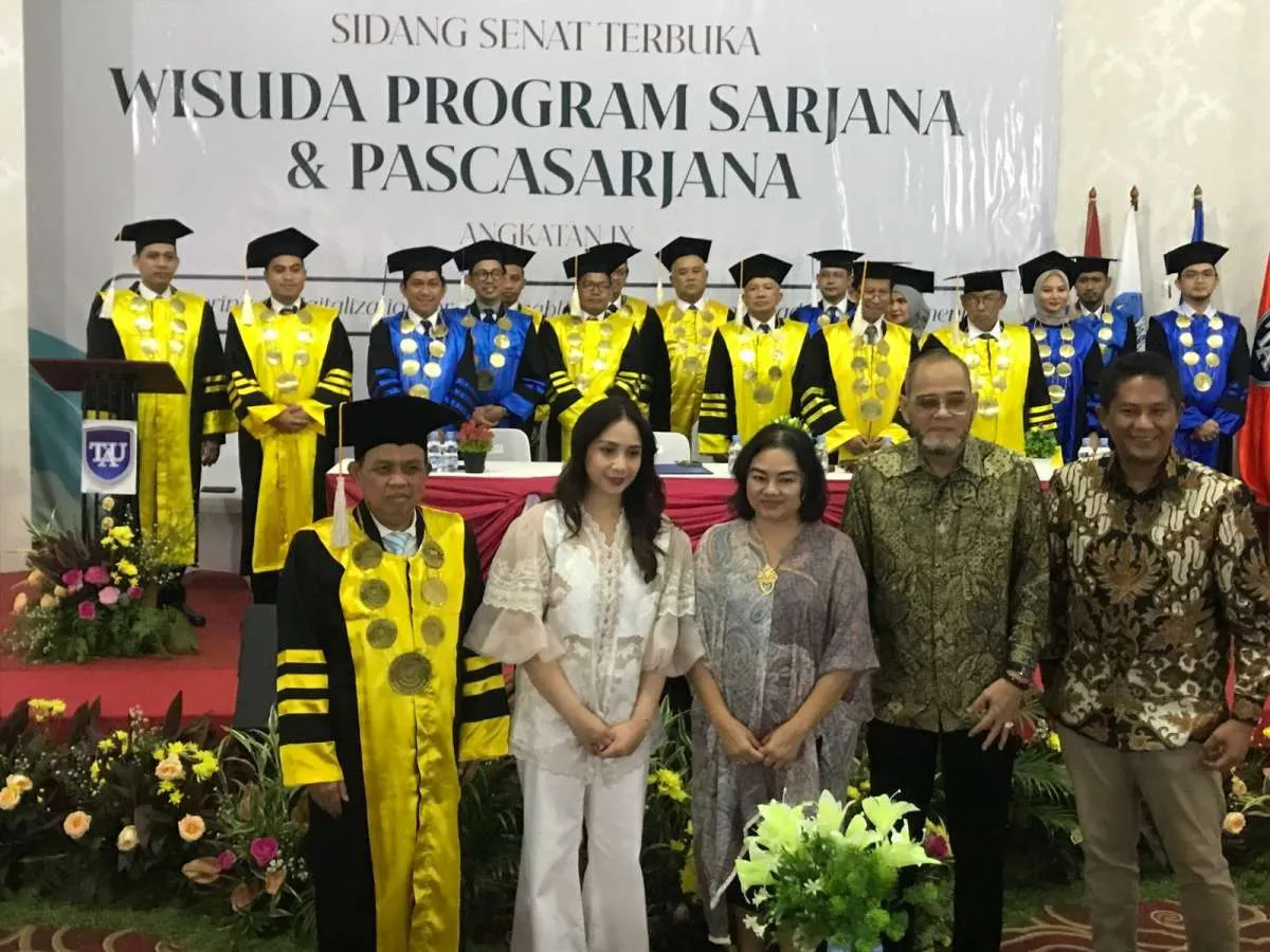 Nagita Slavina Hadir di Wisuda Tanri Abeng University