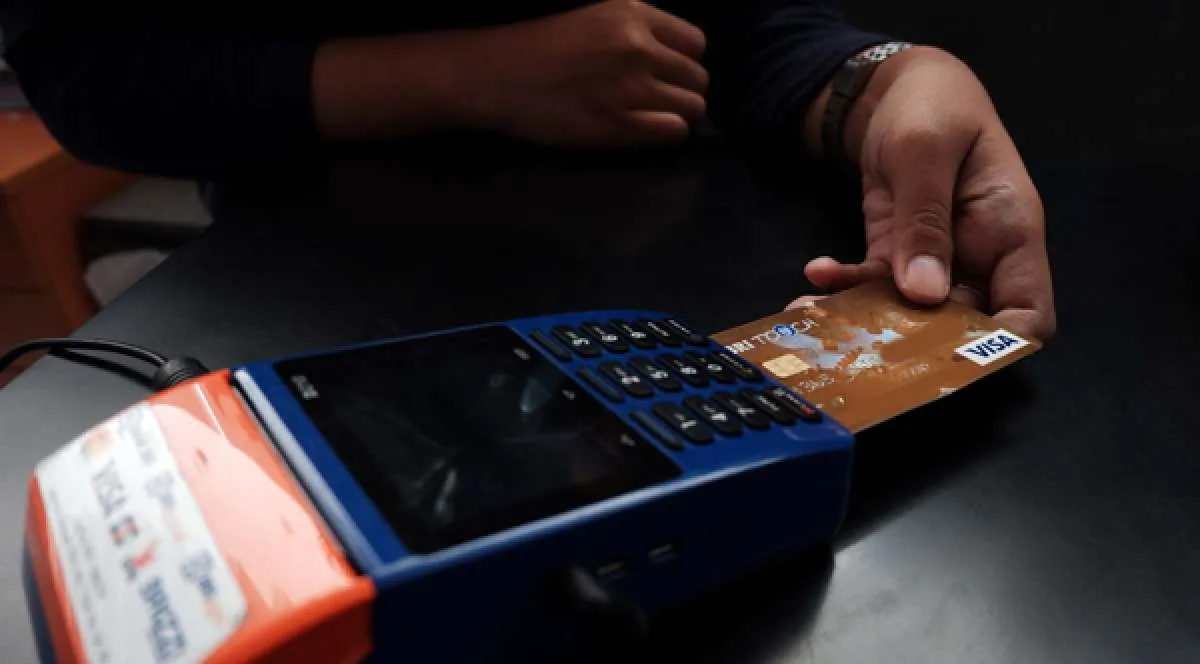 Bank beri sejumlah promo kartu kredit pada nasabah saat libur akhir tahun