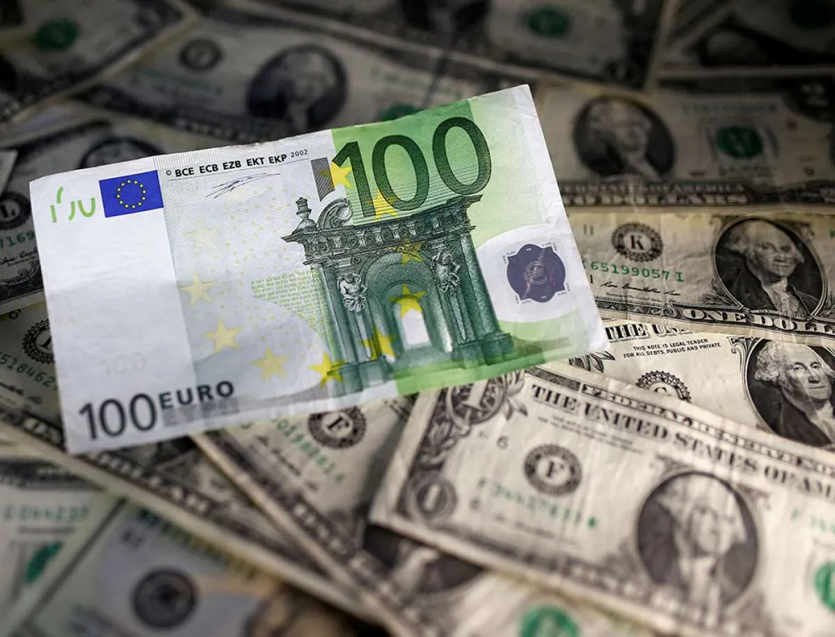 Dollar AS Ambleg Terendah dalam 7 Bulan Sebelum Pidato Powell