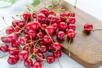 Simak 5 Manfaat Buah Cherry untuk Kulit, Terasa Lembut!