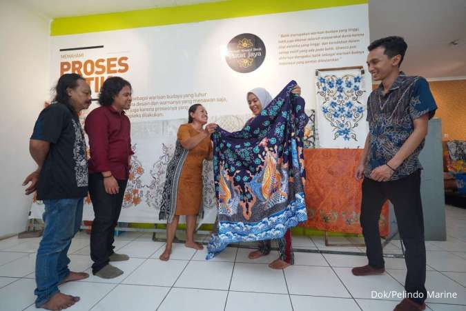 Pelindo Marine Ajak Warga Bikin Batik Motif Maritim di Eks Lokalisasi Kampung Dolly