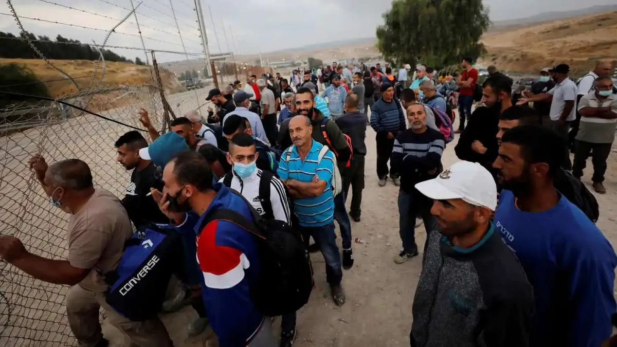 Hingga 130.000 pekerja Palestina akan terima vaksin Covid-19 dari Israel