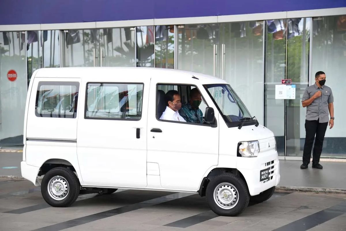 Jokowi mendorong pembangunan ekosistem mobil listrik