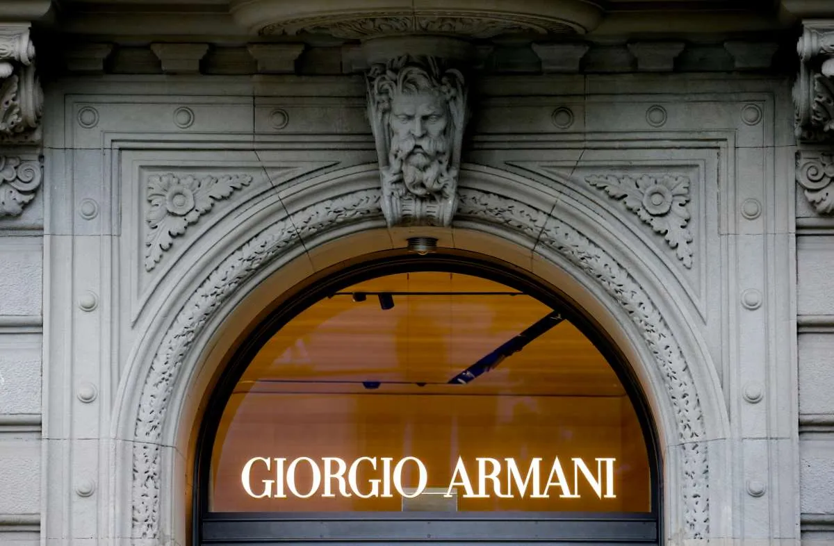 Regulator Italia Denda Giorgio Armani US$4 juta karena Dugaan Eksploitasi Pekerja