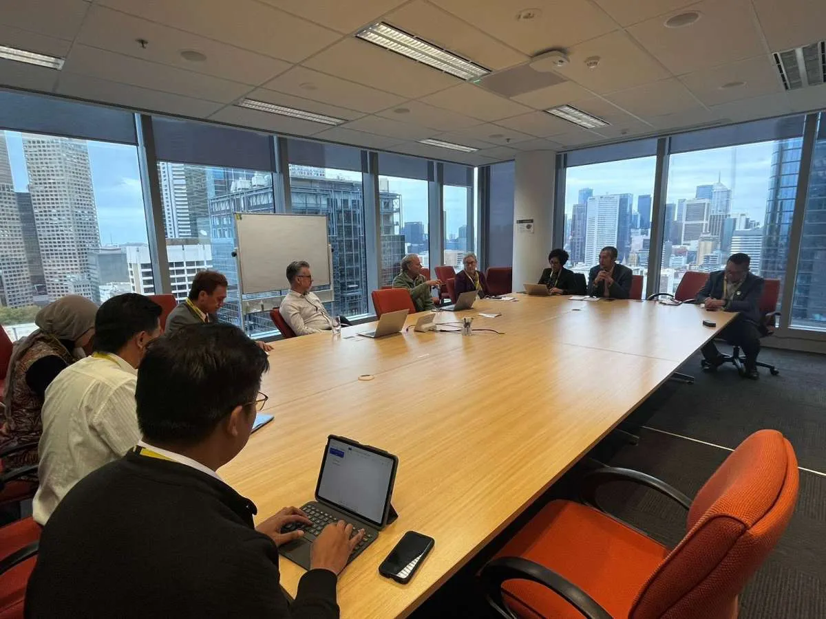 Susun Standar Konstruksi Reflektif Surya, Komunitas SBCC Studi Banding ke Australia